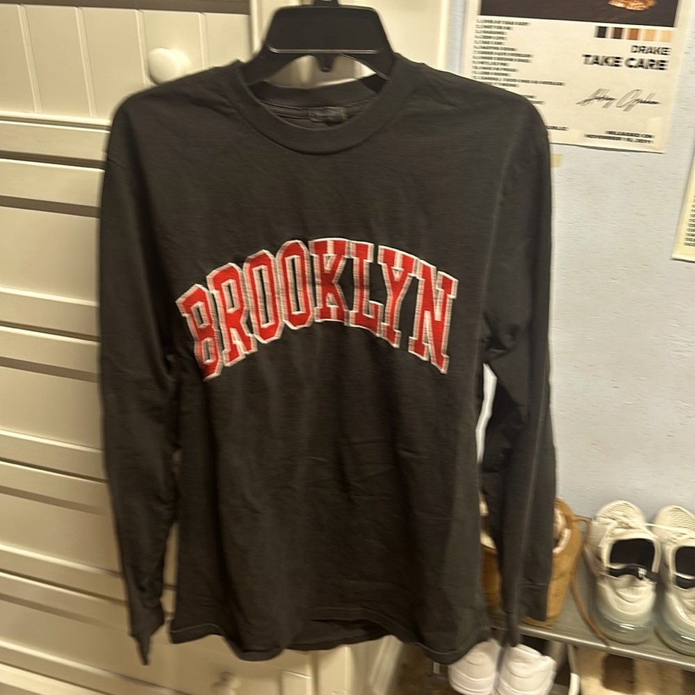 Brandy Melville Women's Black and Red Shirt